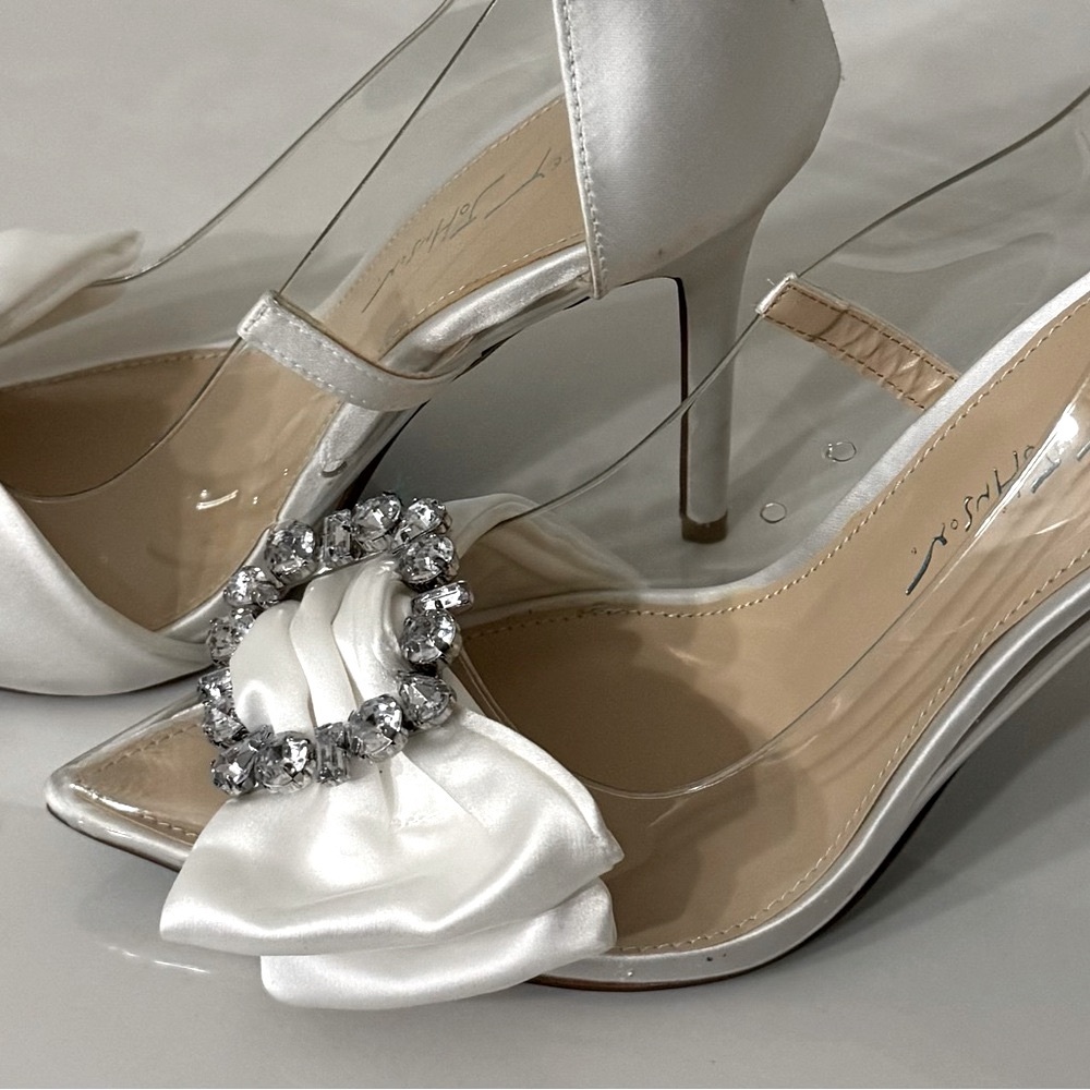 Betsey Johnson Moxie Ivory Satin Bow Rhinestone Pumps Size 8